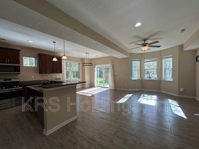 Photo - 1763 Jason Ave