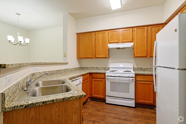2BR, 2BA - 880SF