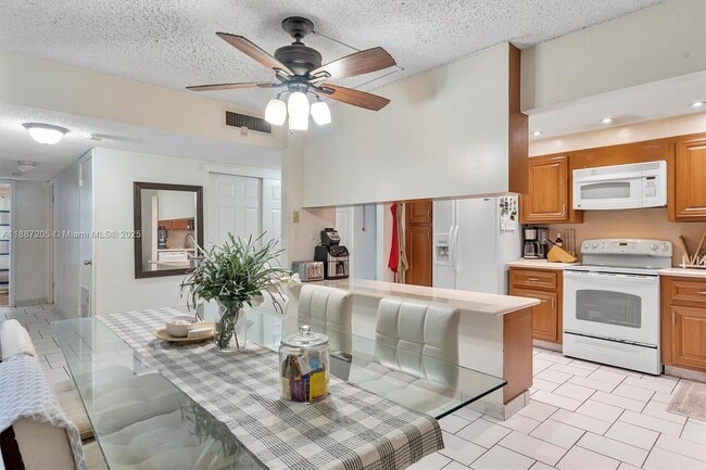 Building Photo - 20401 NE 30th Ave Unit 106-8