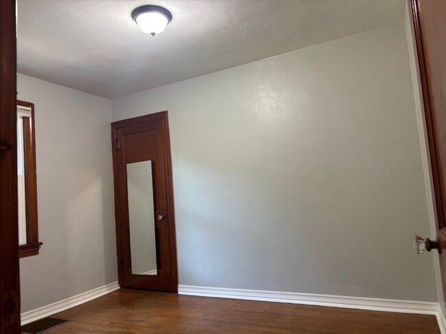 Photo - 3064 Alby St
