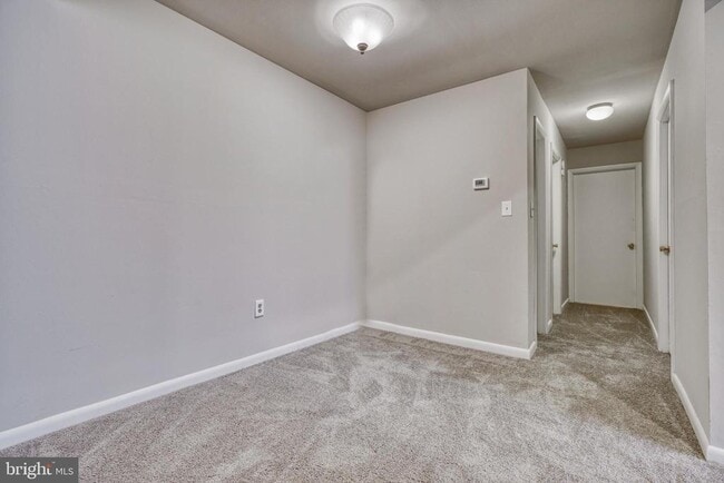 Photo - 140 Royal Oak Dr Unit 140-B