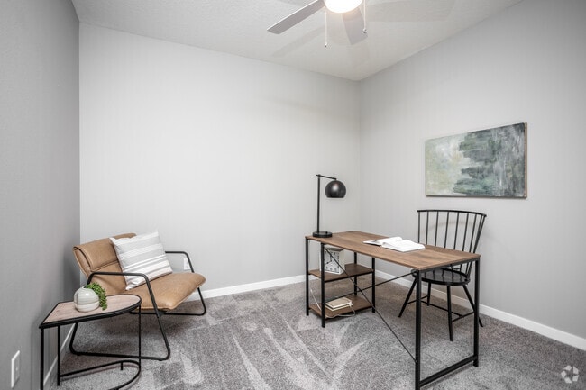 2BR, 2BA - 985 SF