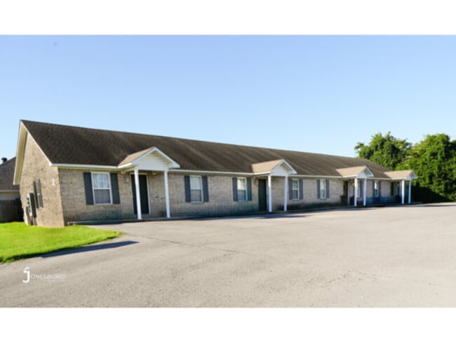 Building Photo - MEDALLION: Water & Sewer Included!