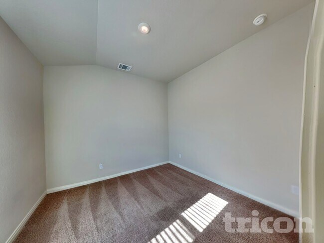 Photo - 5803 Zoey Wy