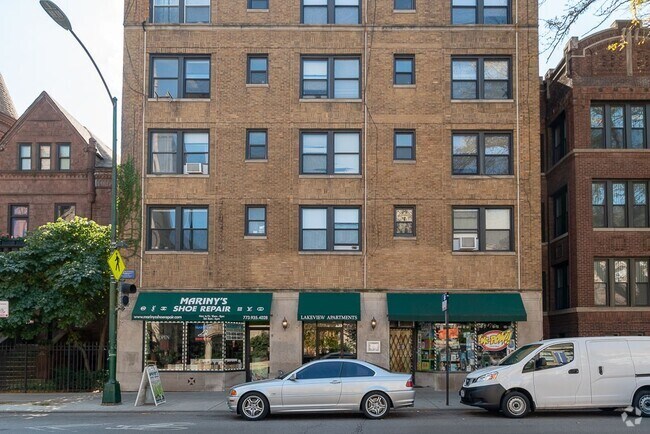 Building Photo - 714 W Belmont Ave Unit 304 Rental