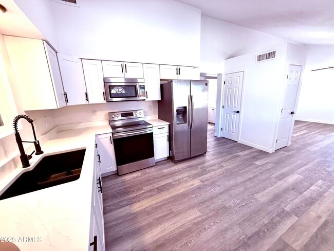 Photo - 1009 E Chipman Rd