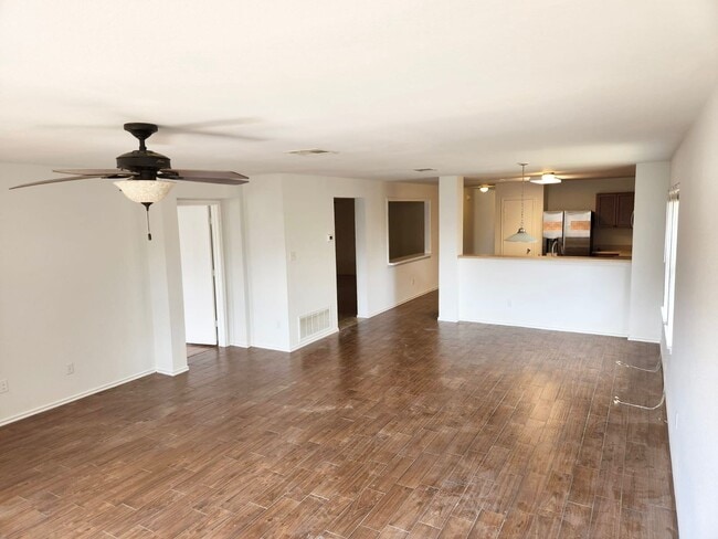 Photo - 212 Holman Path