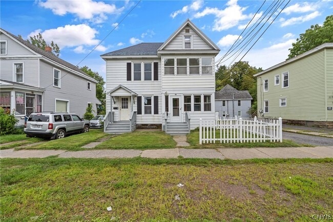 Photo - 115 W 1st St S