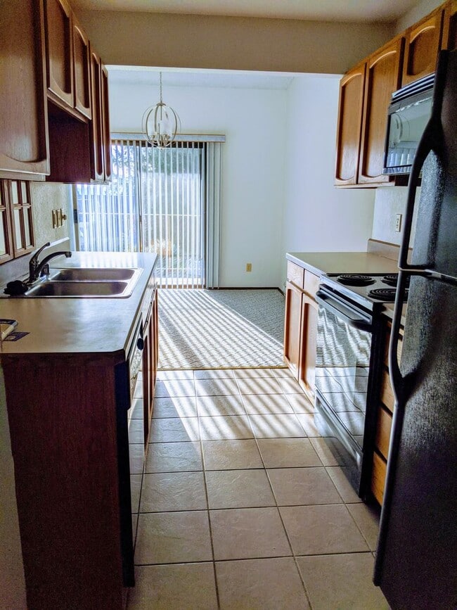 Photo - Charming, bright and peaceful condo close to ferries and shopping in Kingston!