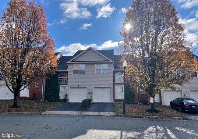 Photo - 127 Tulip Ln Townhome