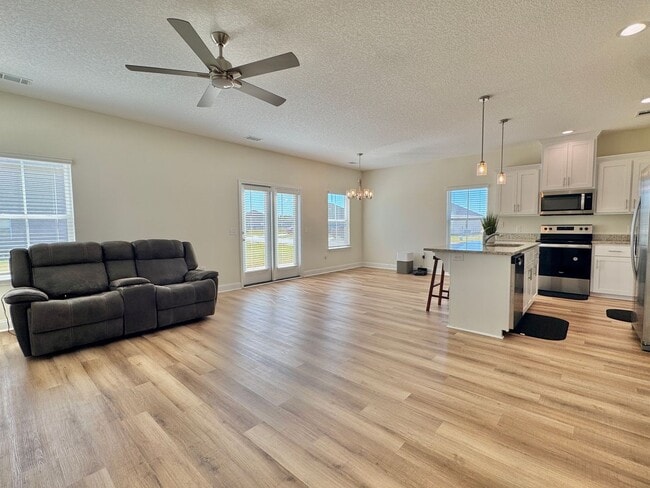 Photo - AVAILABLE NOVEMBER [PET FRIENDLY]