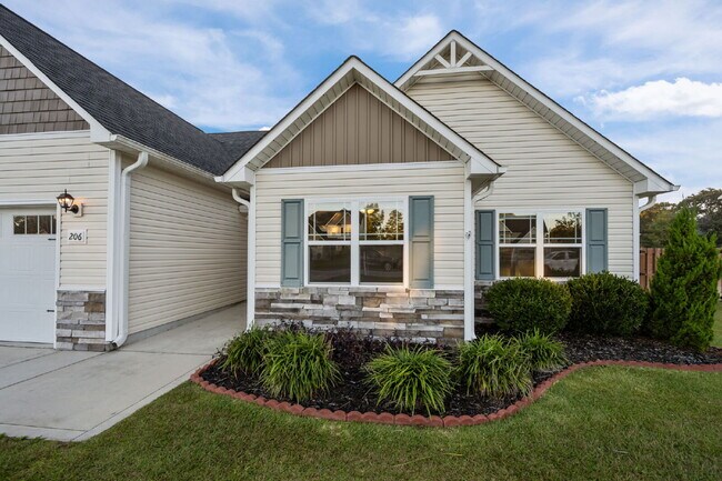 Photo - 206 Rowland Dr