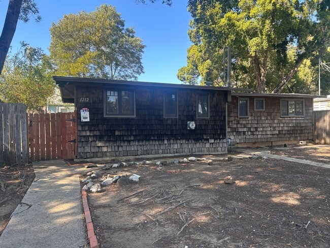 Building Photo - 1212 Fredericks St Unit 1212