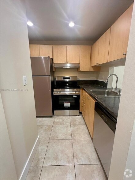 Building Photo - 2935 NE 163rd St Unit 3P Rental