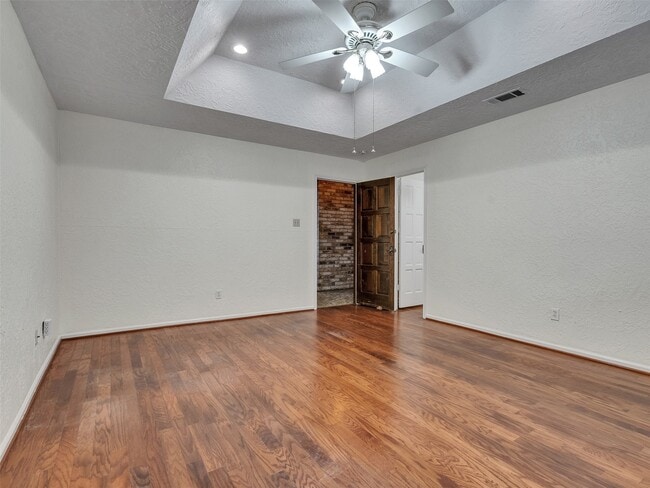 Building Photo - 8 Shadowood St