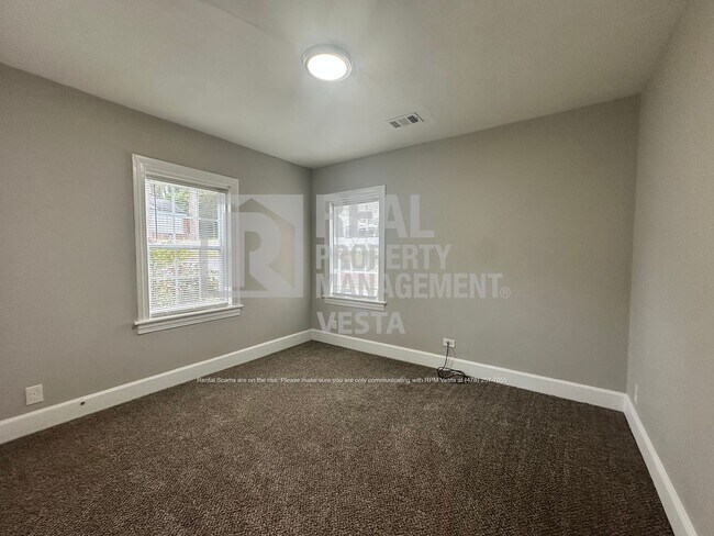 Photo - 1076 Carlisle Ave