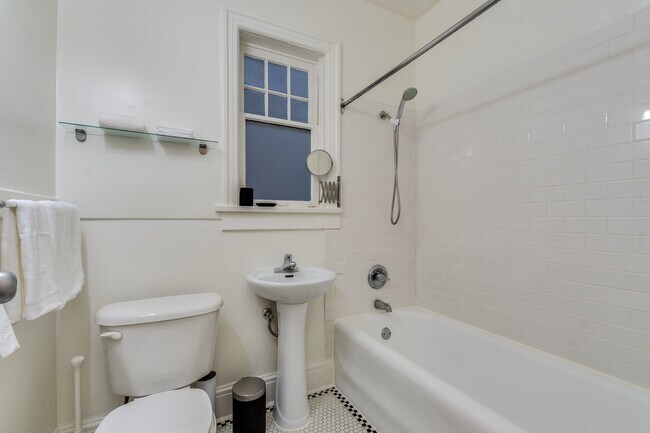 Photo - 935 Jervis St Unit 9