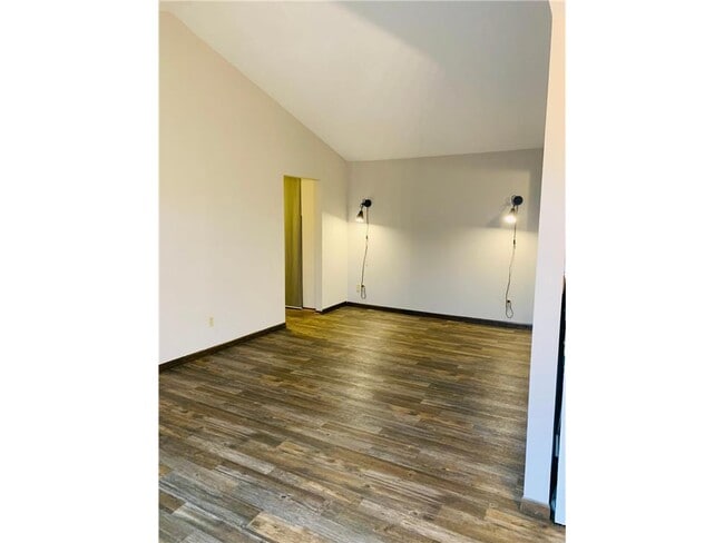 Photo - 932 Westbrooke Way Unit 8