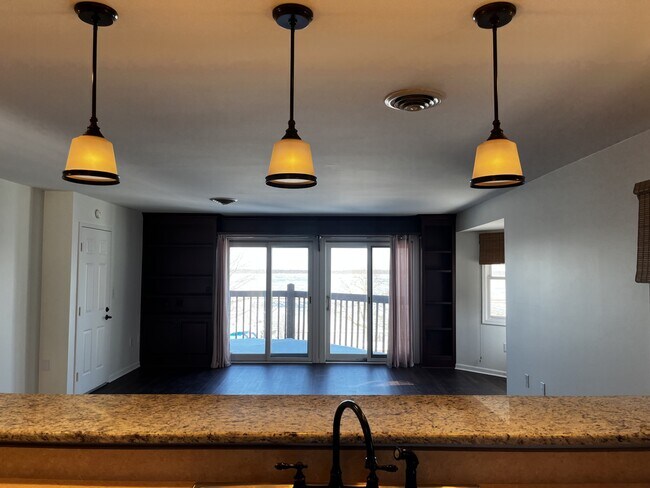 Photo - 634 W 2nd St