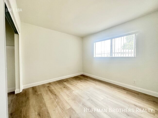 Photo - 20445 Saticoy St Unidad 32