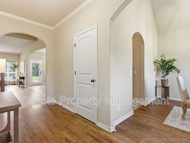 Photo - 2809 N Fern Ave