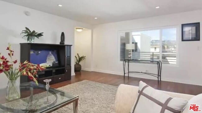 Photo - 811 S Bedford St Unidad 303