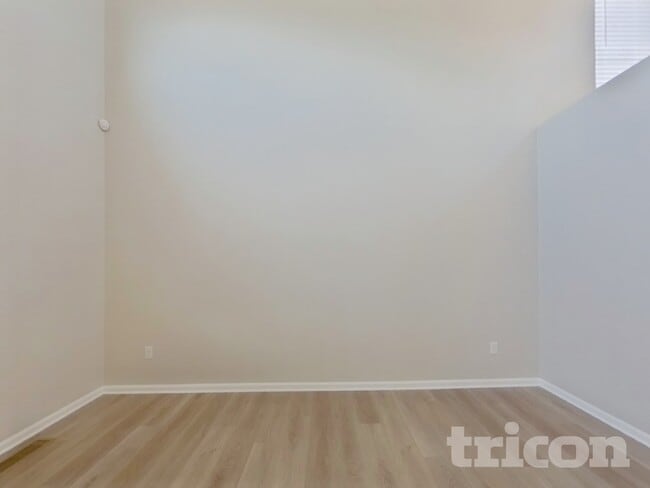 Photo - 5255 S Shawnee St