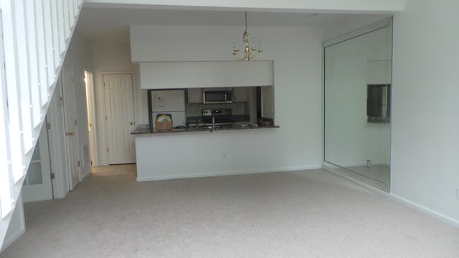 Photo - 1012 Primrose Ln