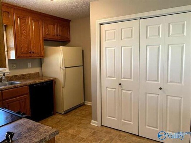 2424 Ells Rd SW