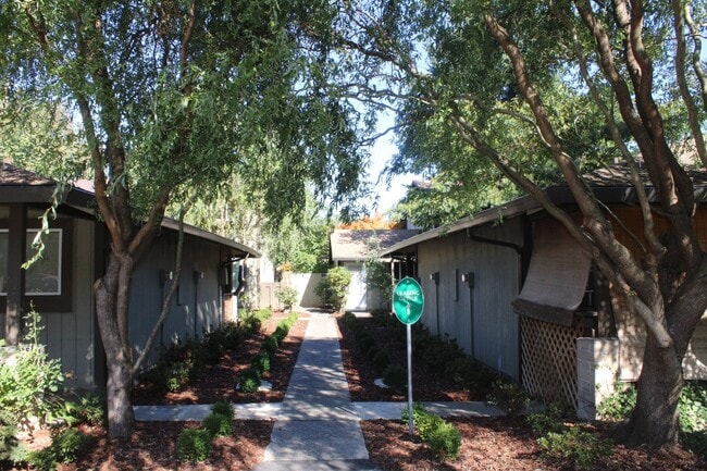 Castillian Apartments - Portland Oregon - Castillian Townhomes