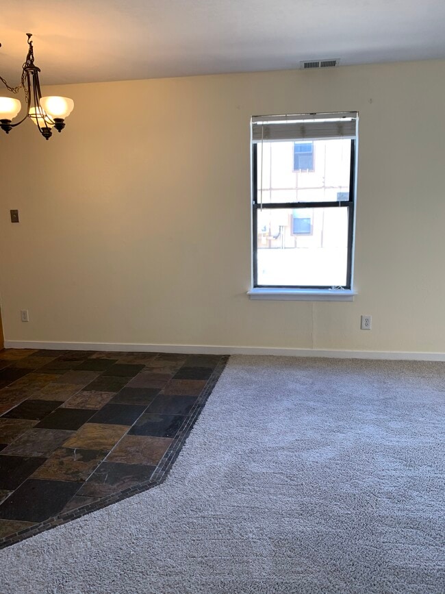 Building Photo - 225 E 8th Ave Unit D10