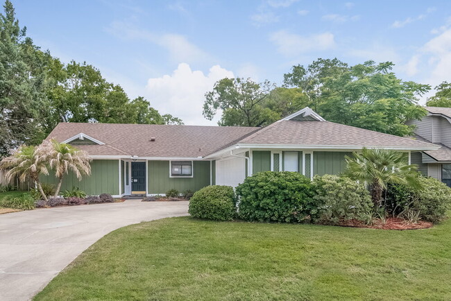 Photo - 8437 Hamden Rd