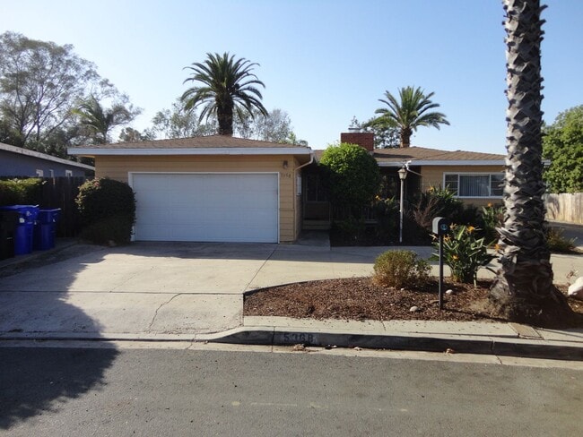 Close to SDSU 4 Bedroom Home!! - Close to SDSU 4 Bedroom Home!! Unit 5368 W FALLS VIEW DR