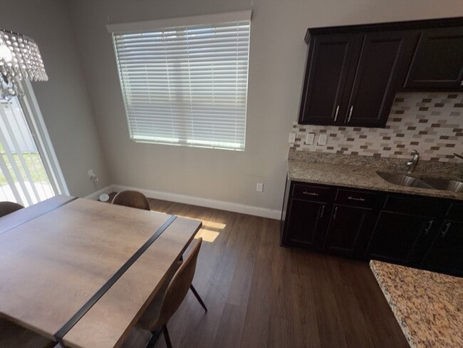Photo - 896 Grandin St