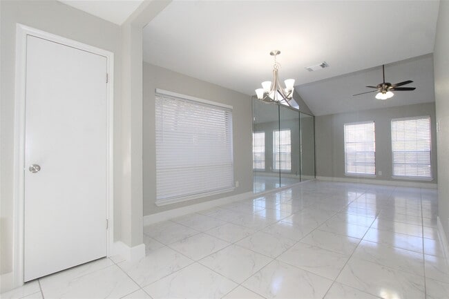 Photo - 4611 Silver Fox Dr