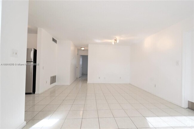 Building Photo - 421 NE 1st St Unit 101 Rental