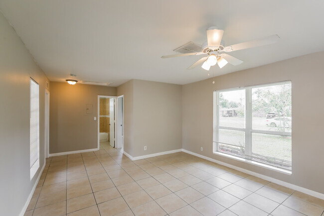 Photo - 5901 NW 15th St