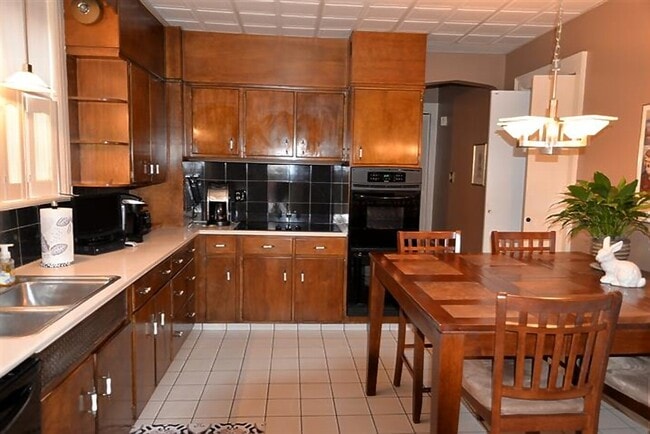 Photo - 281 S River St LL