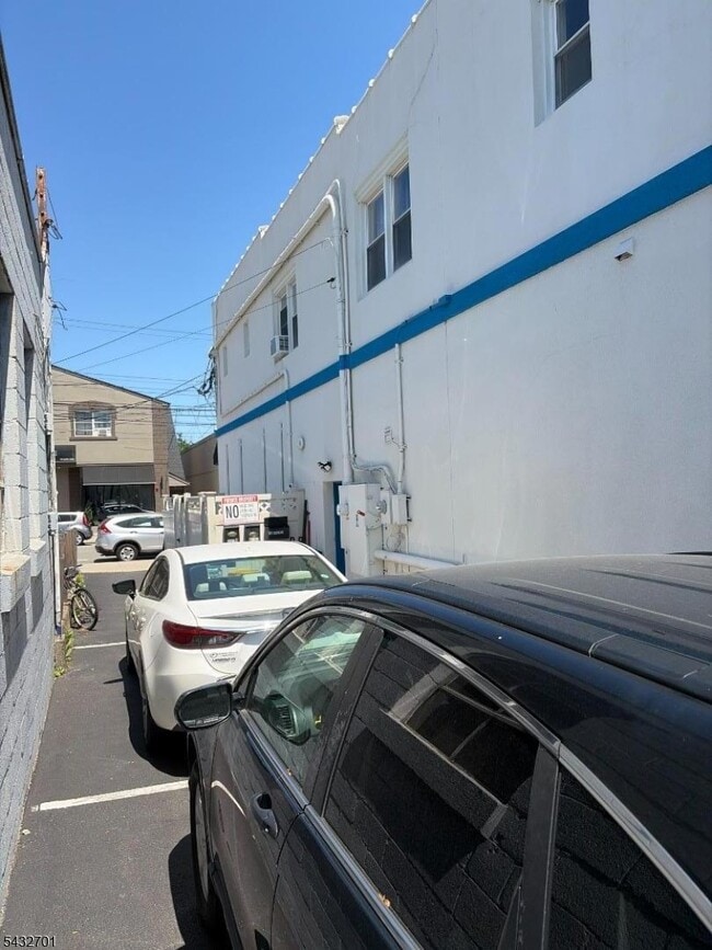 Photo - 188 Main St