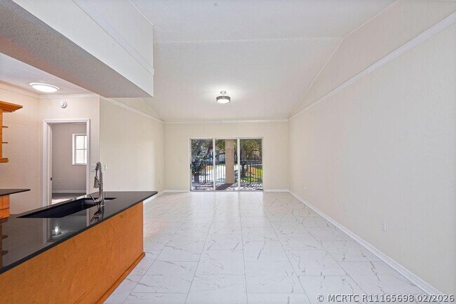 Photo - 2400 Centergate Dr