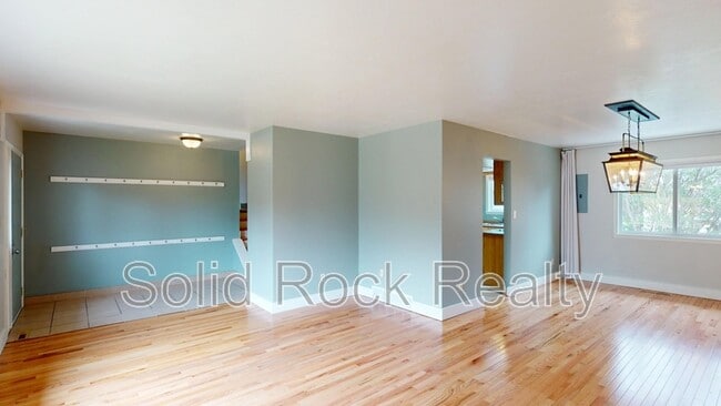 Photo - 535 Silver Spring Cir