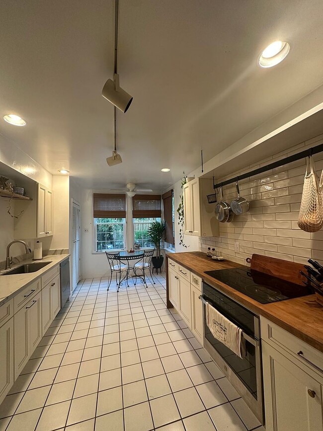 Photo - 107 W Hill St