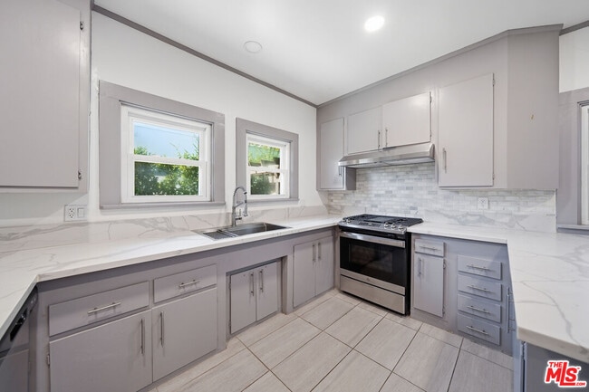 Photo - 613 N Lucerne Blvd