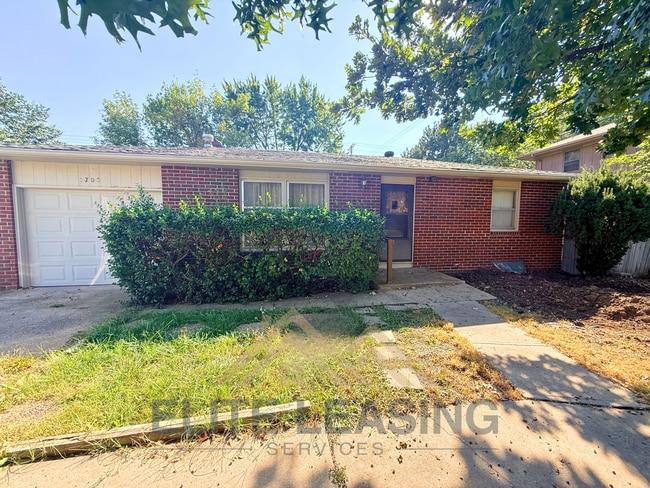 Building Photo - 5705 SW 28th Terrace