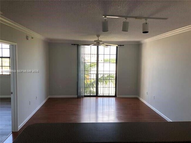 Photo - 1919 Van Buren St Unit 619a