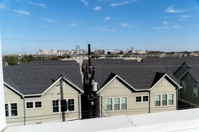 Photo - 2105 Engelmohr St