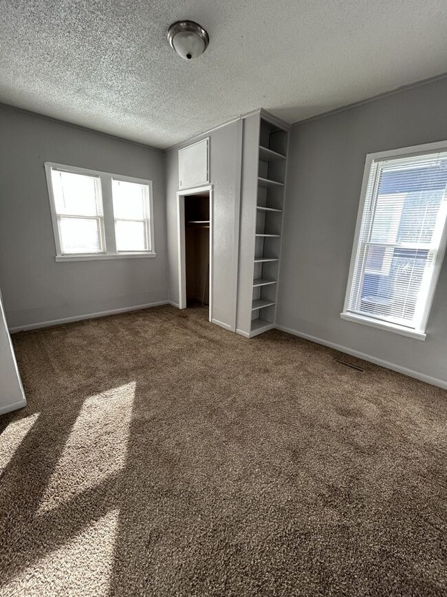 Photo - Very Nice 3BR/1BA Single Family Home w/Huge Back Yard!