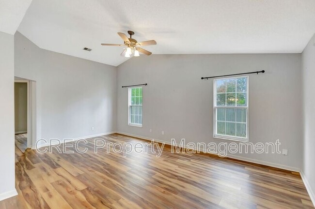 Photo - 207 Lynton Ct