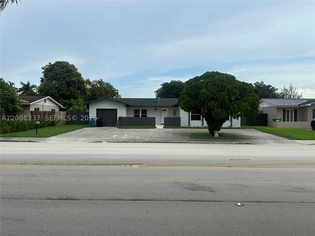 Building Photo - 11611 SW 122nd Ave