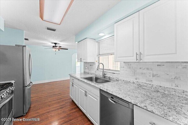 Photo - 1527 Spruce Rd